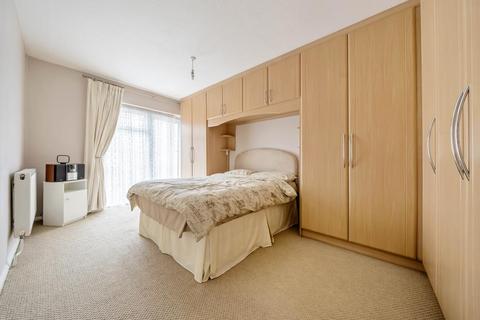 16 The Vale, Hounslow, TW5 9HS