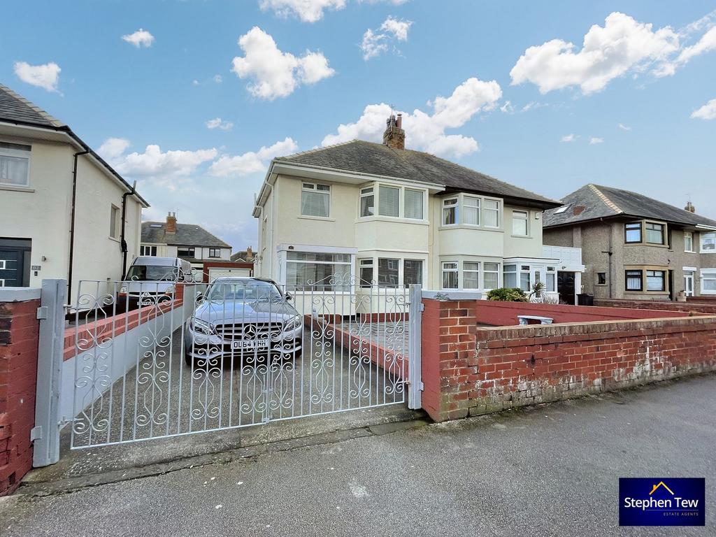 Clifton Drive, Blackpool, FY4 3 bed semidetached house £230,000