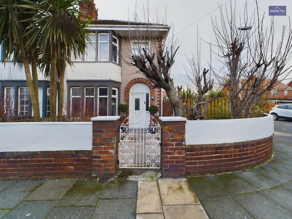 Cheddar Avenue, Blackpool, FY4 3 bed semidetached house for sale £165,000
