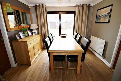 4 bedroom detached house for sale - Whitsundale, Westhoughton, BL5 3LQ