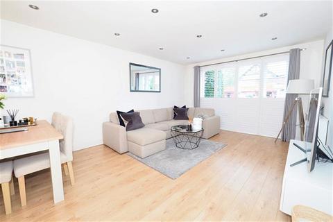 2 bedroom apartment to rent - Valley Lodge, Valley Hill, Loughton, IG10