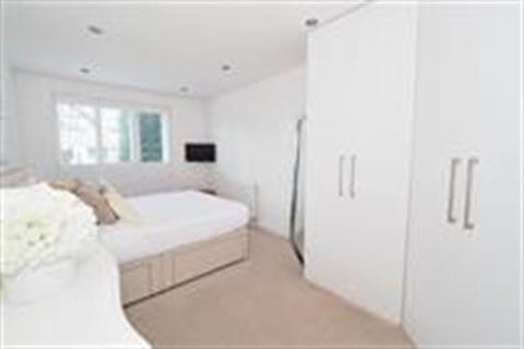 2 bedroom apartment to rent - Valley Lodge, Valley Hill, Loughton, IG10