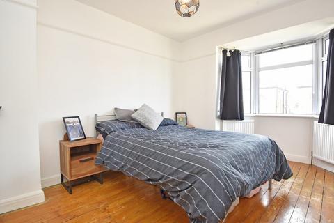 3 bedroom semi-detached house for sale - Harlow Crescent, Harrogate
