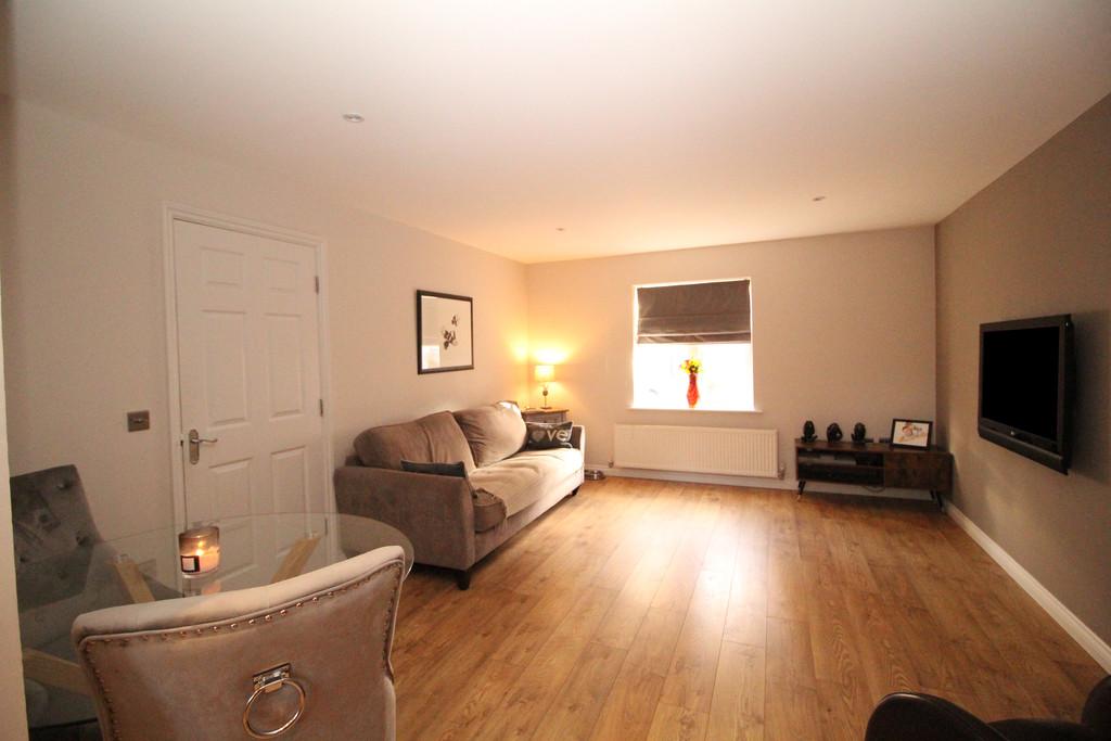 Bowman Drive, Hexham 2 bed flat £750 pcm (£173 pw)