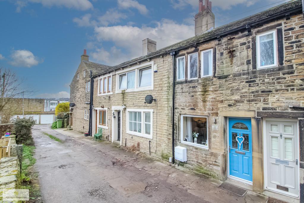 Longcroft, Almondbury 1 bed terraced house for sale £150,000