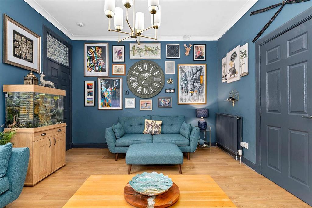 Glasgow Road, Longcroft, Bonnybridge 3 bed terraced house £183,500