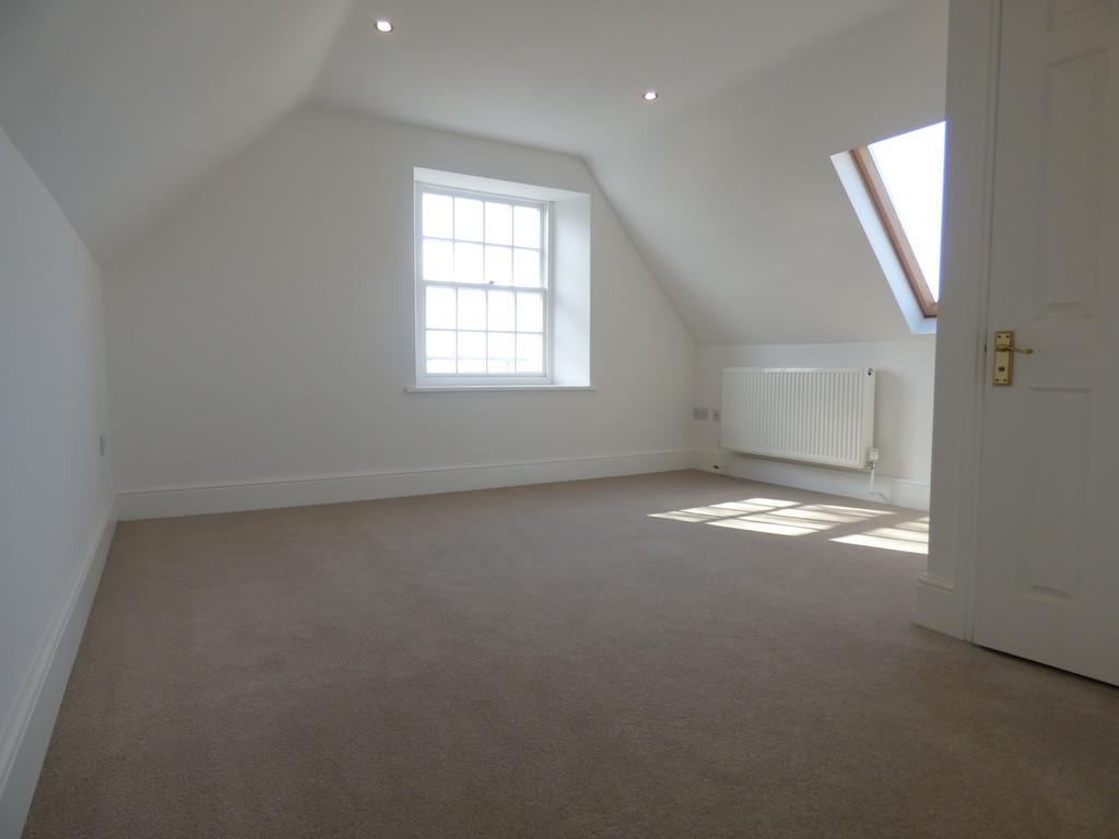 Redhall, Red Hall Drive 2 bed penthouse £950 pcm (£219 pw)