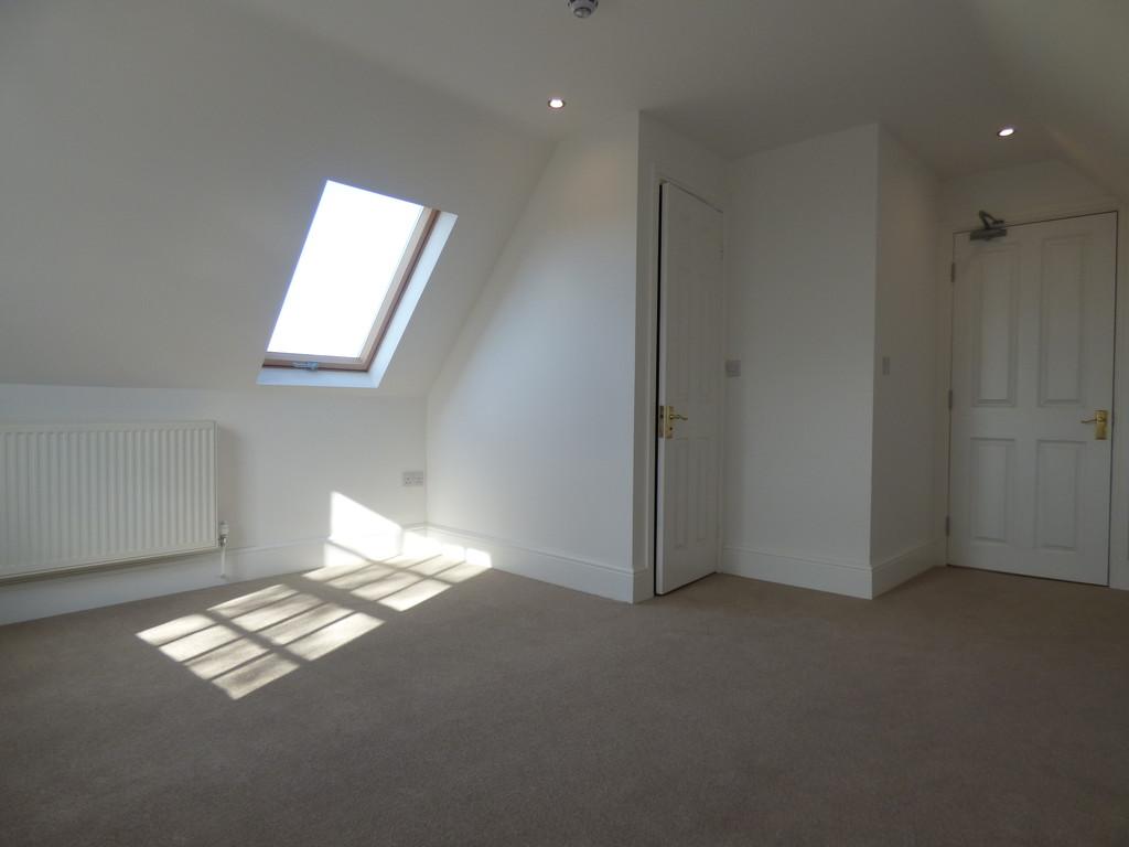 Redhall, Red Hall Drive 2 bed penthouse £950 pcm (£219 pw)