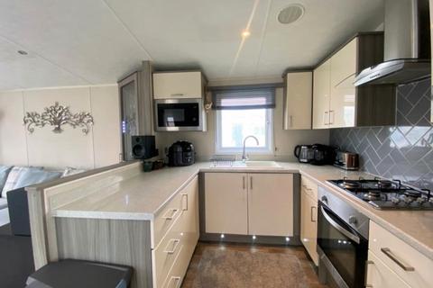 2 bedroom mobile home for sale - Essex Road, Hoddesdon