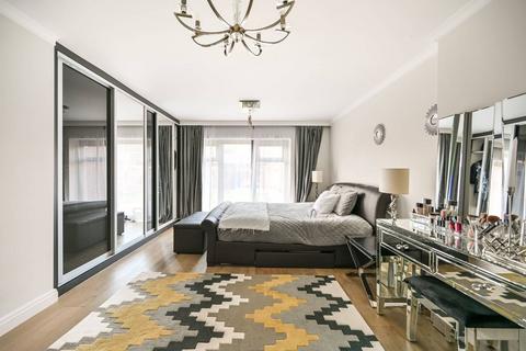 182 Hall Road, Isleworth, TW7 7PG