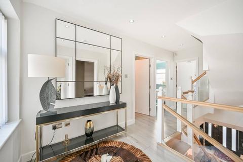 182 Hall Road, Isleworth, TW7 7PG