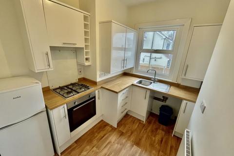 2 bedroom apartment to rent, Beach Avenue, Leigh-On-Sea