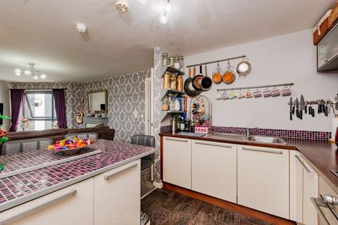 2 bedroom apartment for sale - The Decks, Runcorn