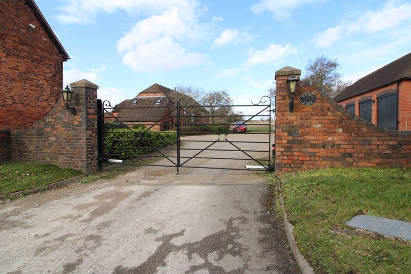Old Hall Court, Pinfold Lane, Aldridge, WS9 0QU 2 bed apartment for