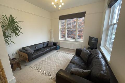 2 bedroom apartment to rent, East Row, Chichester