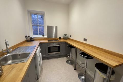 2 bedroom apartment to rent, East Row, Chichester