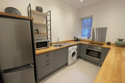 2 bedroom apartment to rent, East Row, Chichester