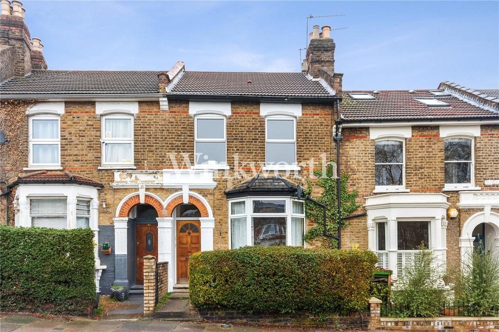 St Albans Crescent, Ground Floor... 1 bed apartment £1,500 pcm (£346 pw)