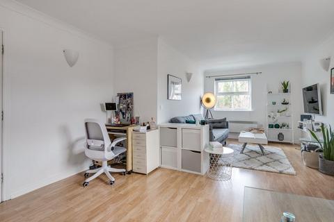 2 bedroom flat for sale, Sycamore Close, South Croydon