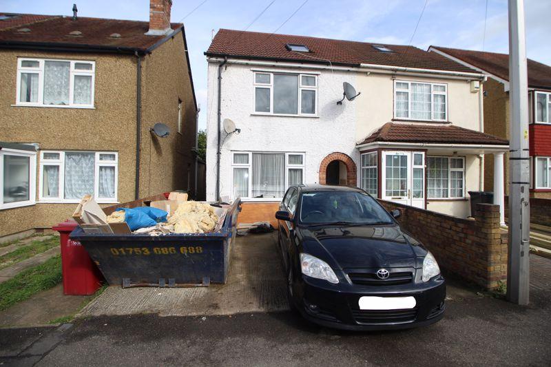 St. Johns Road, Slough, SL2 3 bed semidetached house for sale £400,000