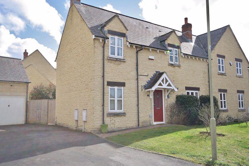 LARCH LANE, Witney OX28 1AG 3 bed semidetached house £435,000
