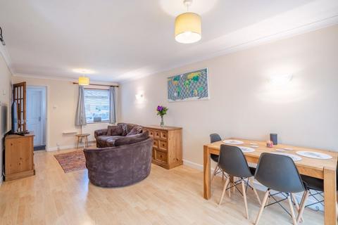 3 bedroom semi-detached house for sale - Evenlode Close, Grove