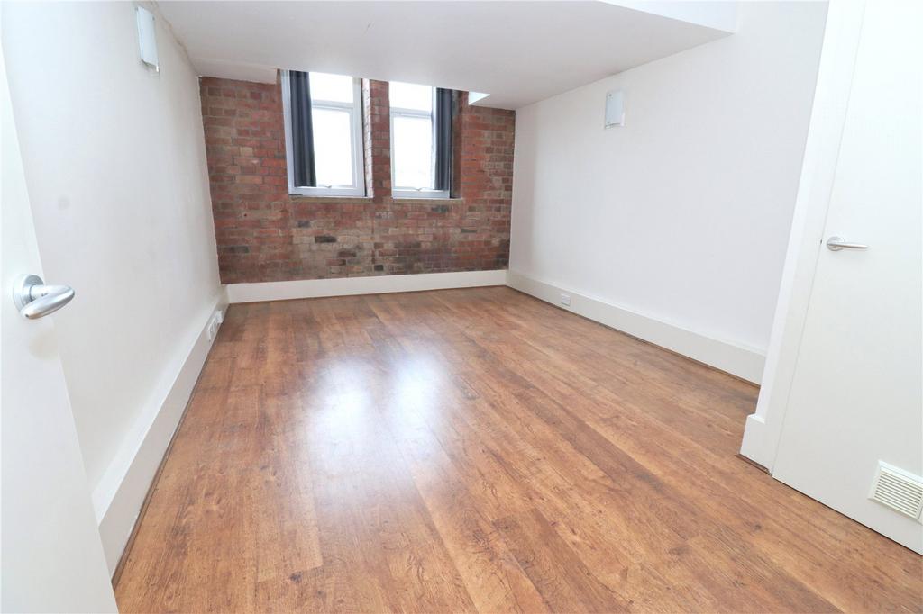 Bradford Road, Dewsbury, WF13 1 bed apartment for sale £70,000