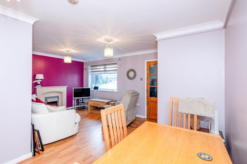 Lambourn Road, Flixton, Manchester, M41 2 bed apartment £800 pcm (£