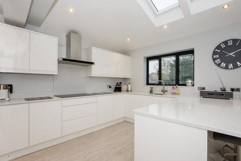 4 bedroom semi-detached house for sale - Old Farm Avenue, Sidcup, DA15