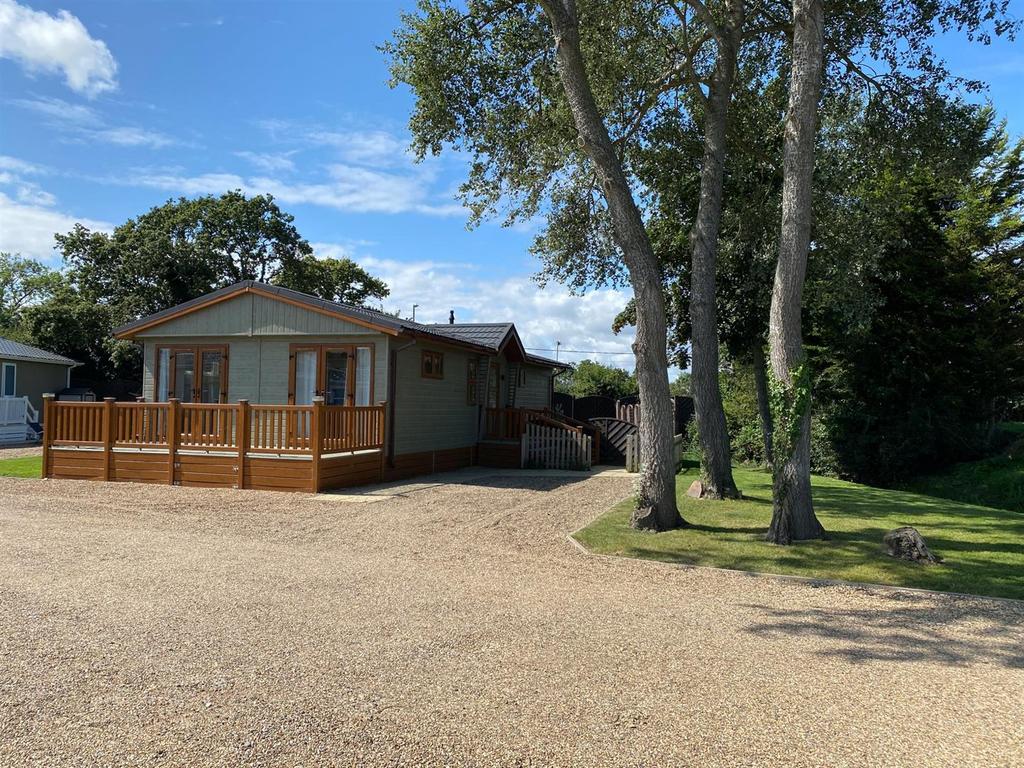 London Road, Kessingland 2 bed mobile home for sale £84,995