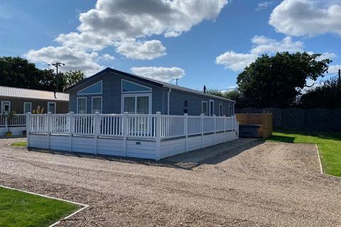 2 bedroom mobile home for sale - London Road, Kessingland