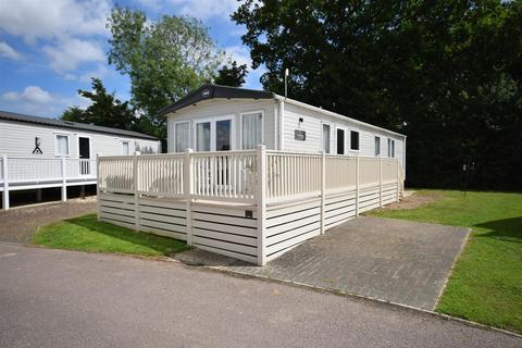 2 bedroom mobile home for sale - Carlton Meres Holiday Park, Carlton