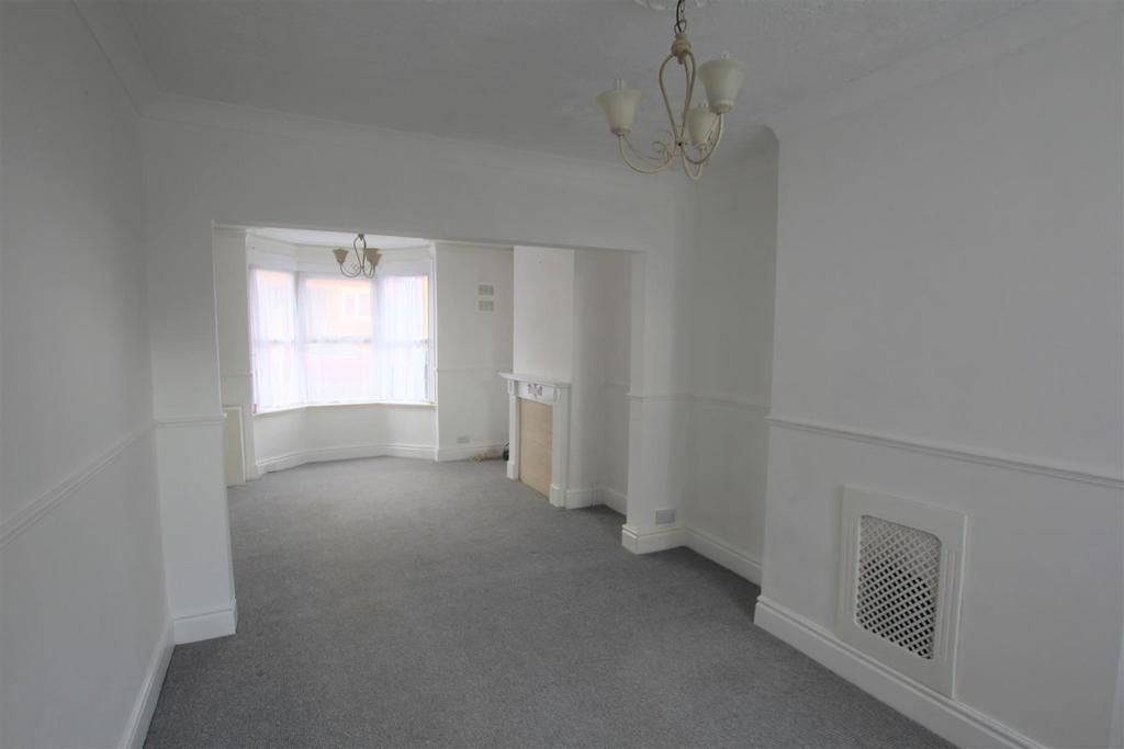 Westfield Road, Wellingborough 3 bed terraced house £995 pcm (£230 pw)