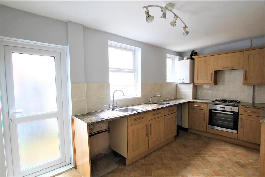 Westfield Road, Wellingborough 3 bed terraced house £995 pcm (£230 pw)
