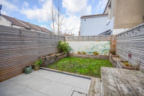 211 Easton Road, Bristol, BS5 0EH