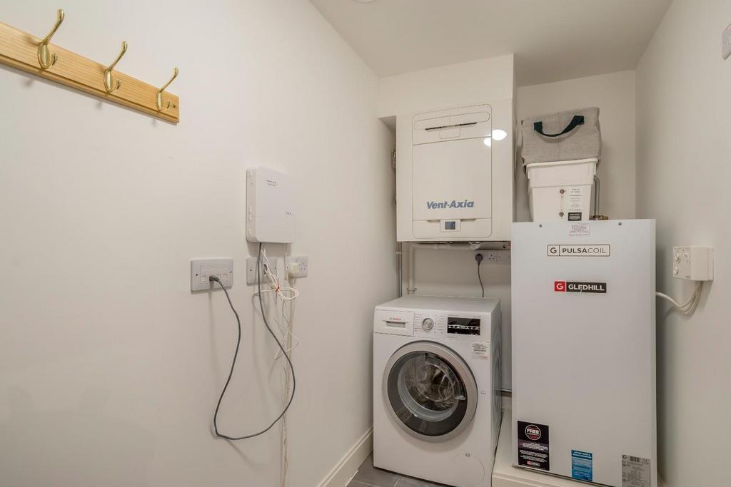 8543668-interior12.jpg
