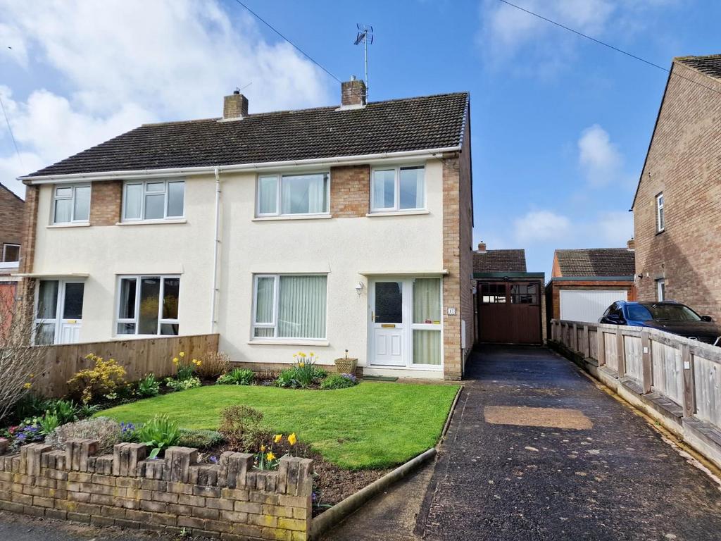 Marling Crescent, Stroud 3 bed semidetached house £380,000