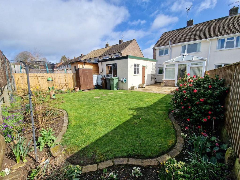 Marling Crescent, Stroud 3 bed semidetached house £380,000