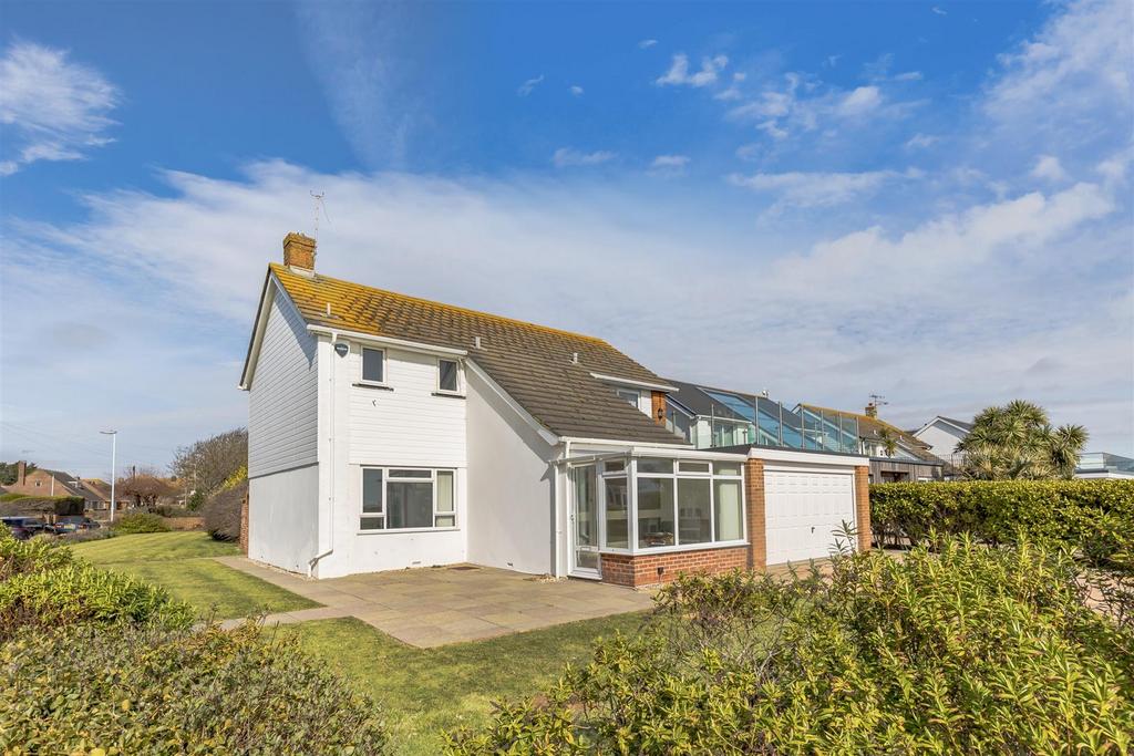 Marine Crescent, GoringBySea, Worthing 4 bed house £2,750 pcm (£635 pw)