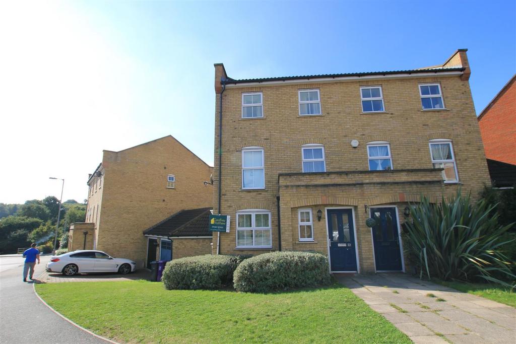 Whitehorse Lane, Stevenage 4 bed semidetached house £1,650 pcm (£381 pw)