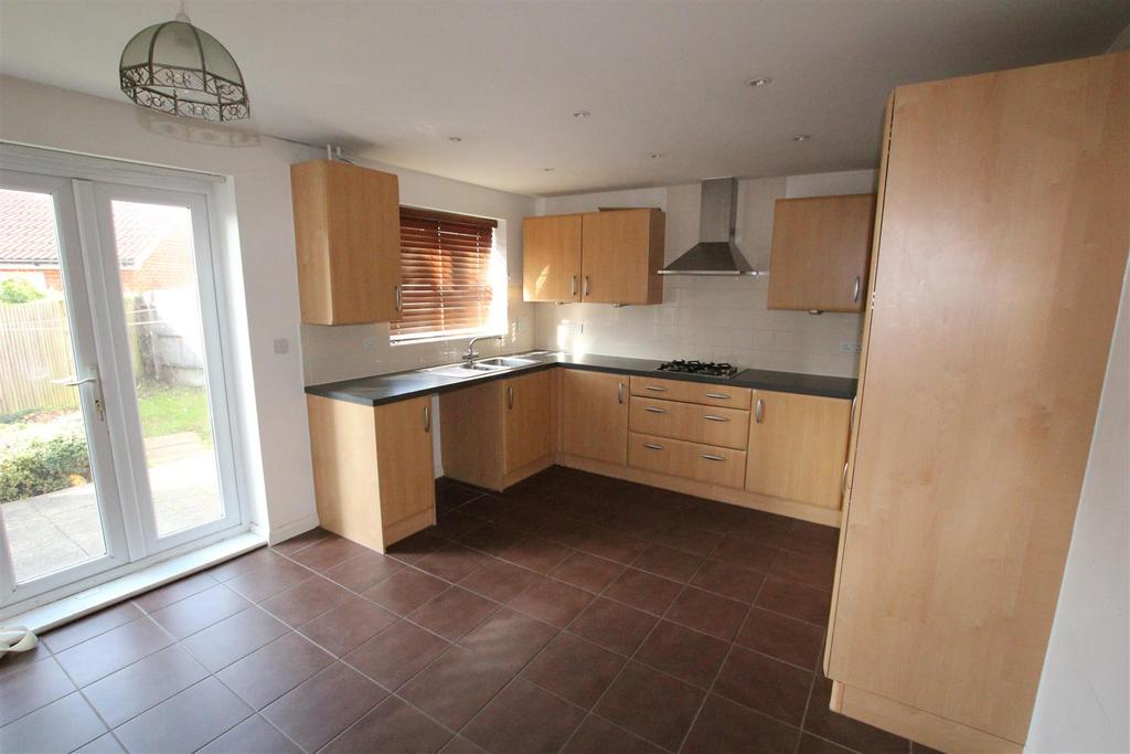 Whitehorse Lane, Stevenage 4 bed semidetached house £1,650 pcm (£381 pw)