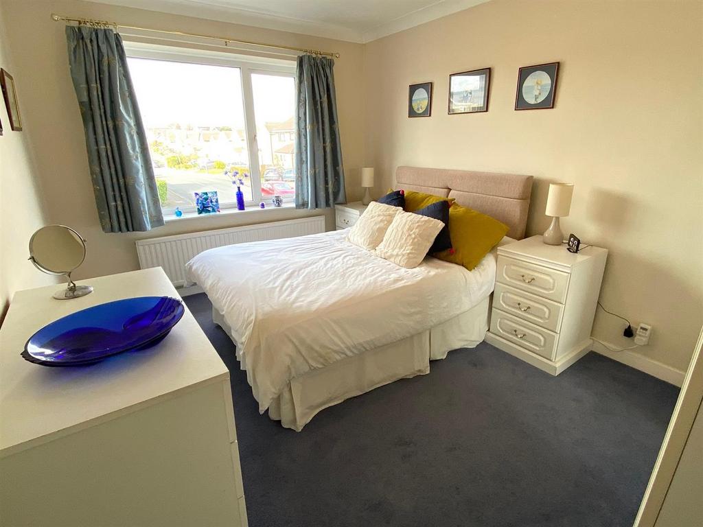 Heathfield 19 bed 1.jpg