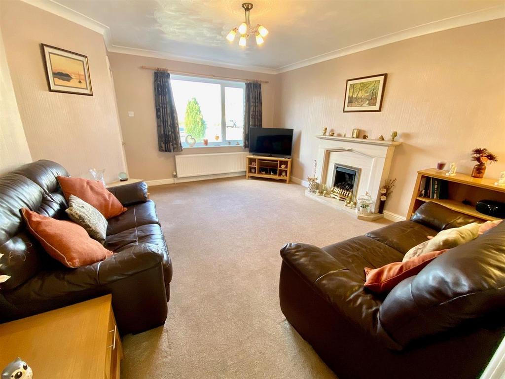 Heathfield 19 lounge.jpg