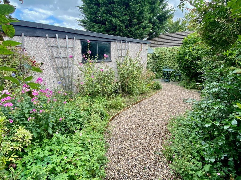 Heathfield 19 new rear garden 2.jpg