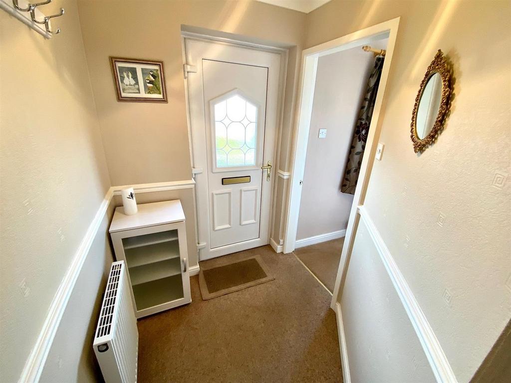 Heathfield 19 hall.jpg