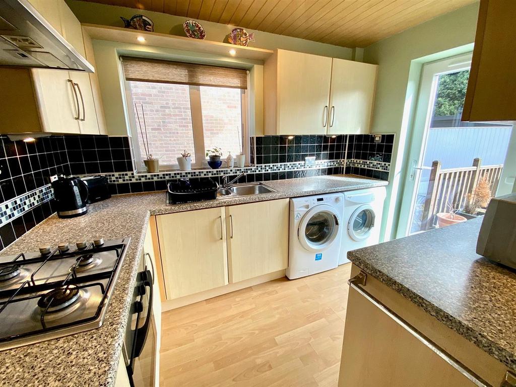 Heathfield 19 kitchen.jpg