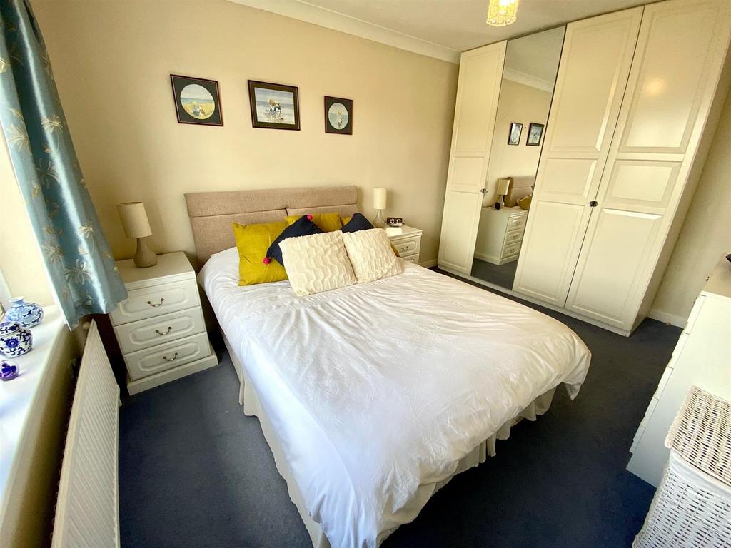 Heathfield 19 bed 1 x 2.jpg