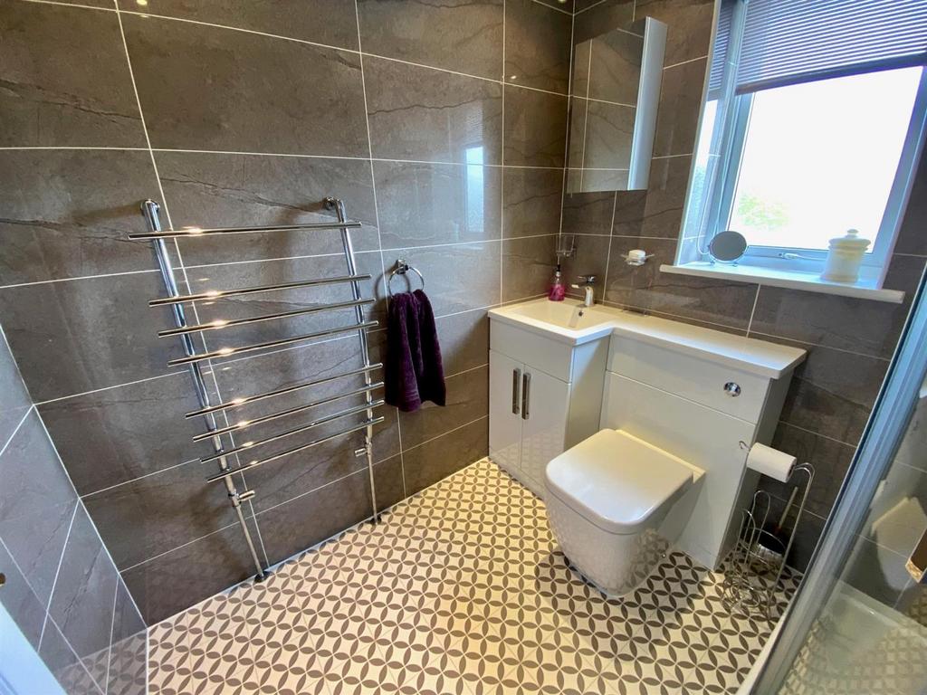 Heathfield 19 bathroom new floor.jpg