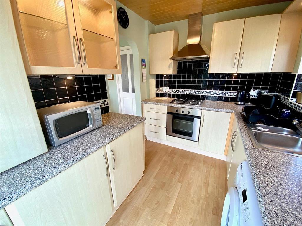 Heathfield 19 kitchen 2.jpg
