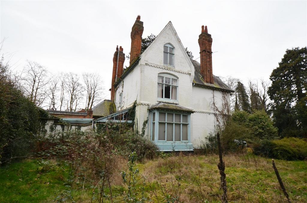 Side elevation facing the plots.jpg